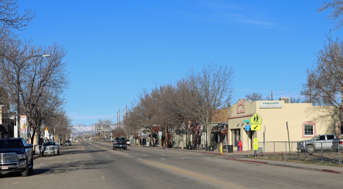 Cleveland Avenue in Wellington, Colorado looking west toward the mountains